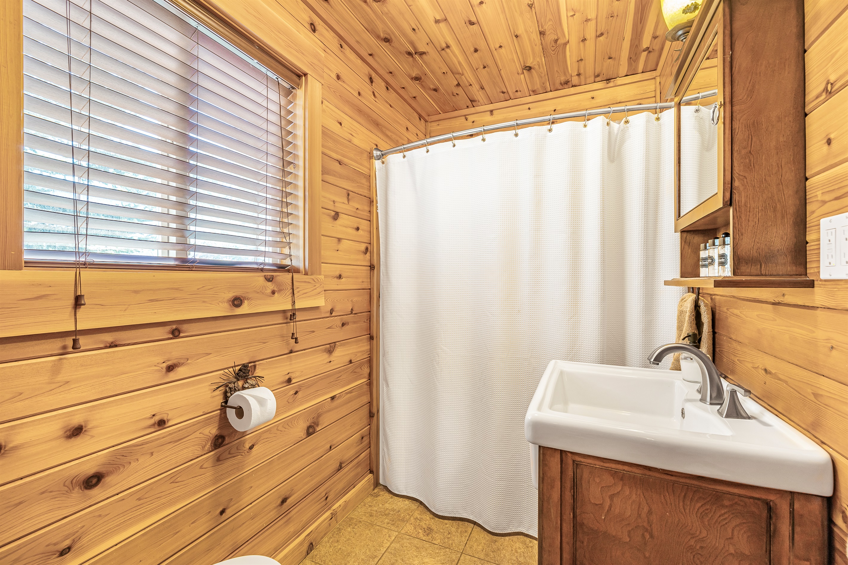 Bedroom #2 private ensuite bathroom