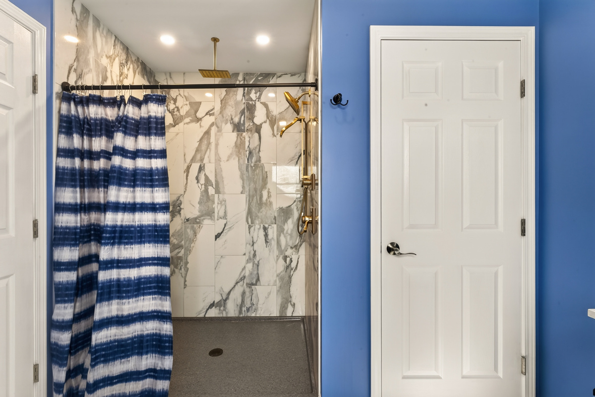 Shower-tub combination with striped curtain