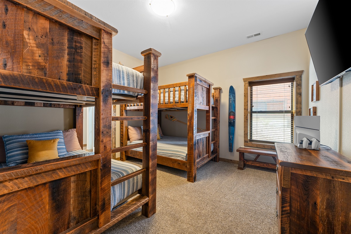 Full Size Bunks with PS5
