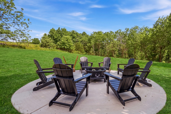 Make memories around the firepit!