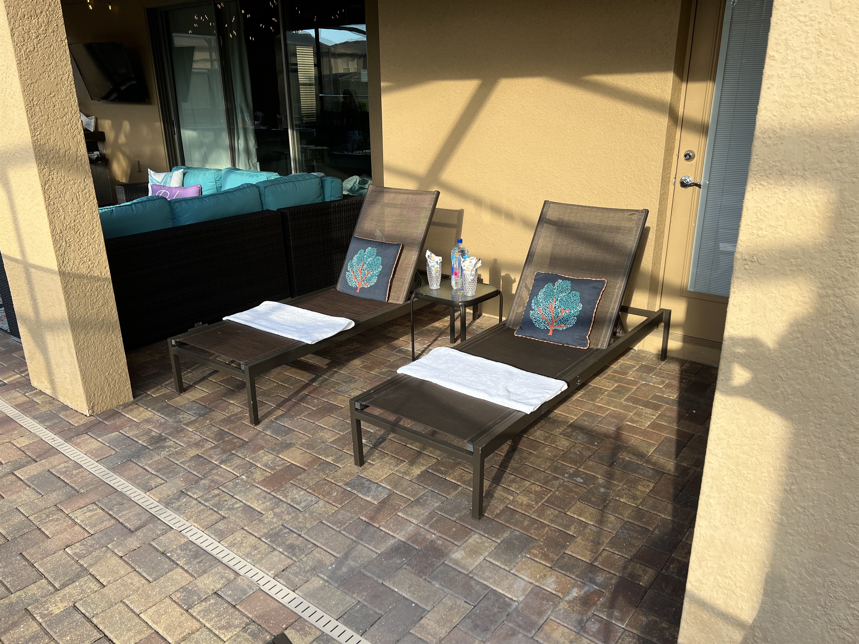 4 Loungers