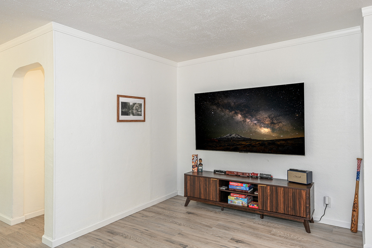 75" Smart TV