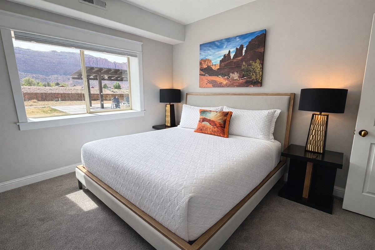 Guest Suite 10 - King bed