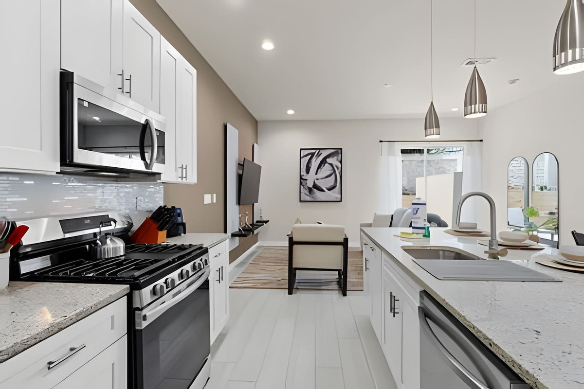 Fully equipped kitchen with modern finishes.