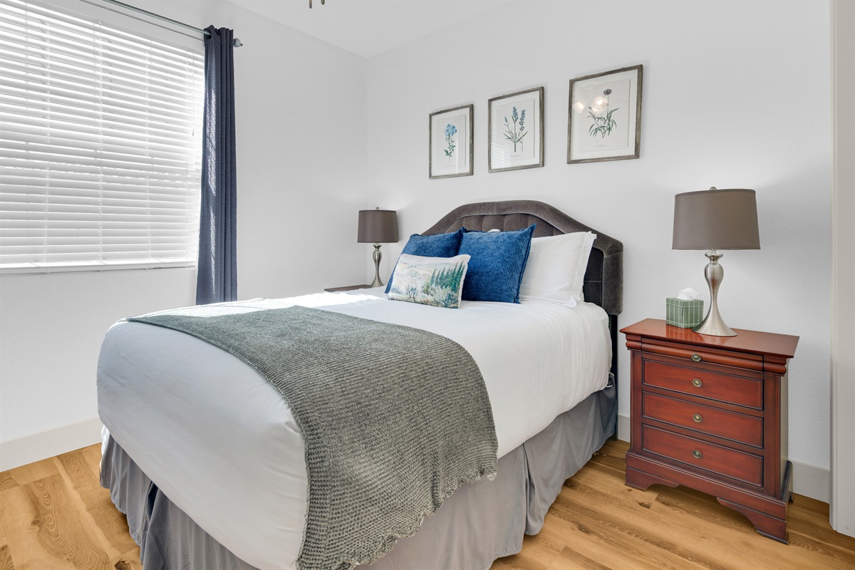 The three queen bedrooms offer 400-count, 100% cotton sheets, and a mix of firm and soft pillows for your ultimate comfort. 