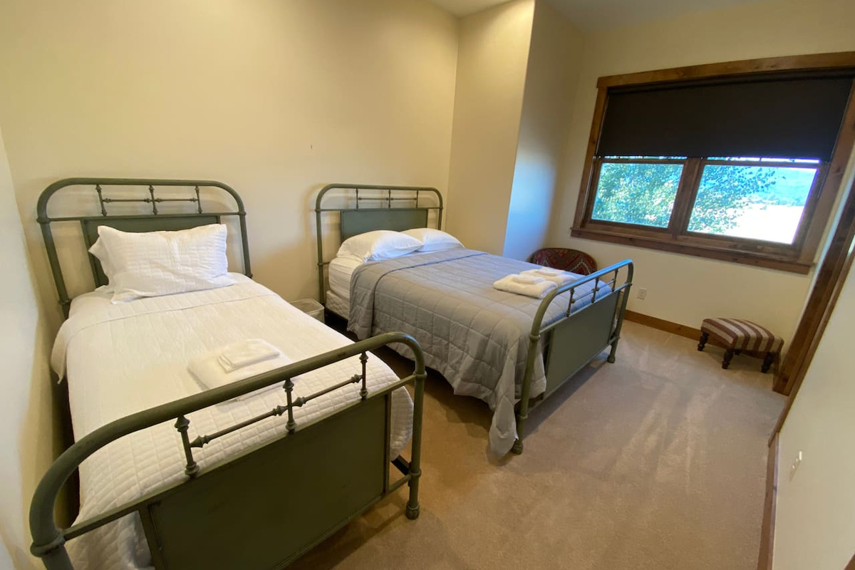 Upstairs bedroom 4 with a queen and twin bed 