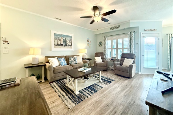 Living Room with Couch & 2 La-Z-Boy Recliners