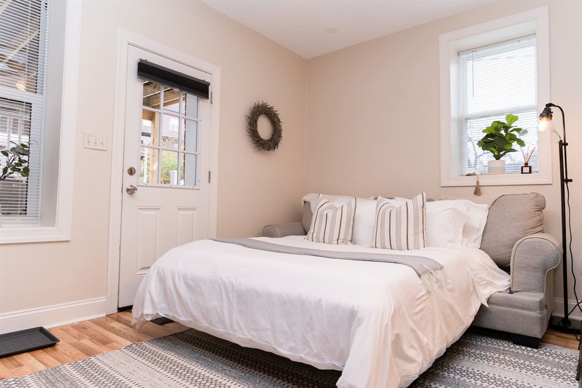 Versatile couch that easily transforms into a comfortable sofa bed for extra sleeping space.