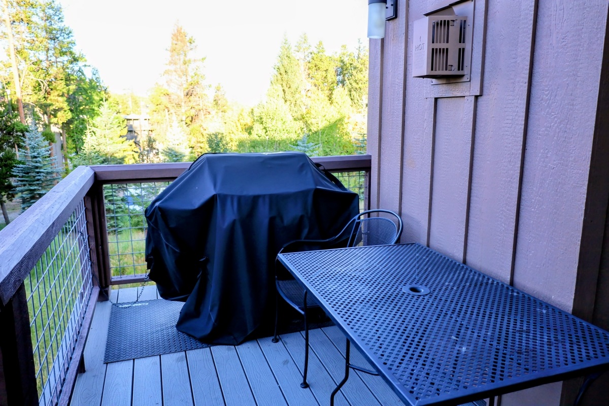 Upper floor deck with grill just outside the living room