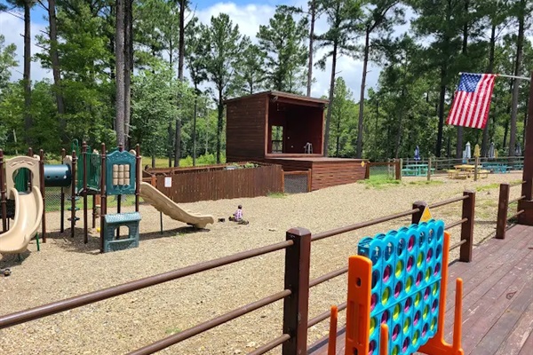 Mountain Fork Brewery – Pizza & craft beer (8–9 min drive)