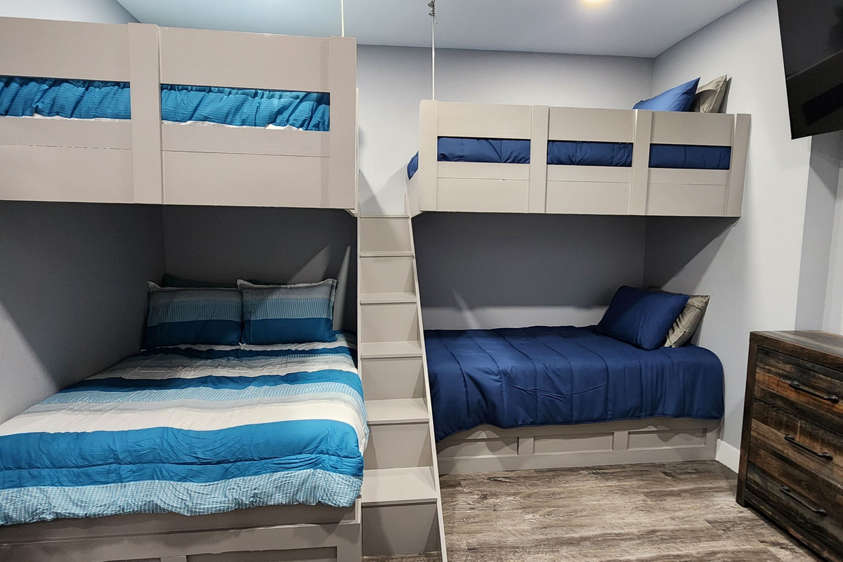 Custom bunk room sleeping multiple guests—ideal for kids or teens.