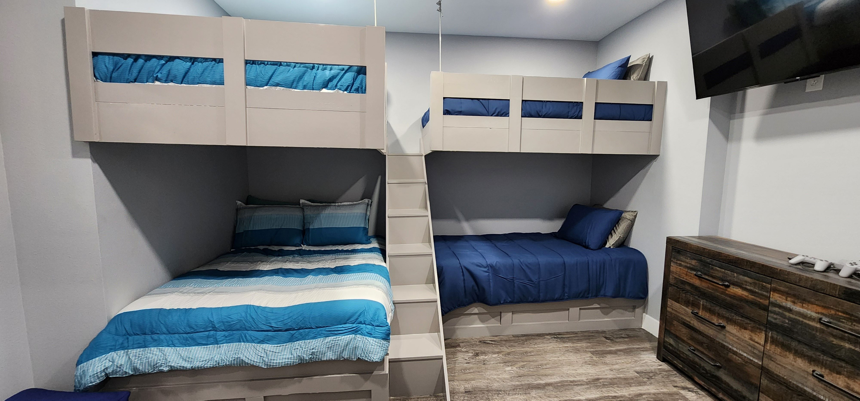 Custom bunk room sleeping multiple guests—ideal for kids or teens.