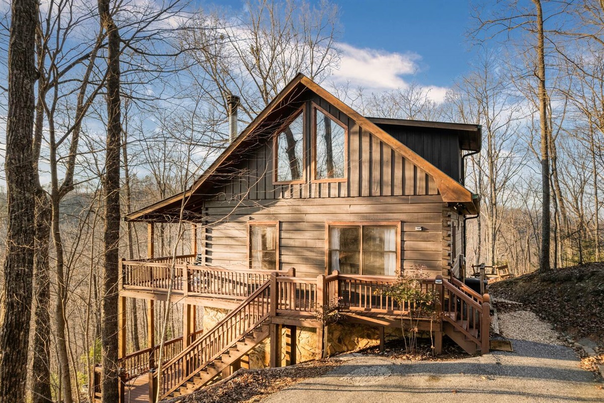 The view of the cabin as you arrive. Plenty of space for parking for two cars.  Lighted walkway