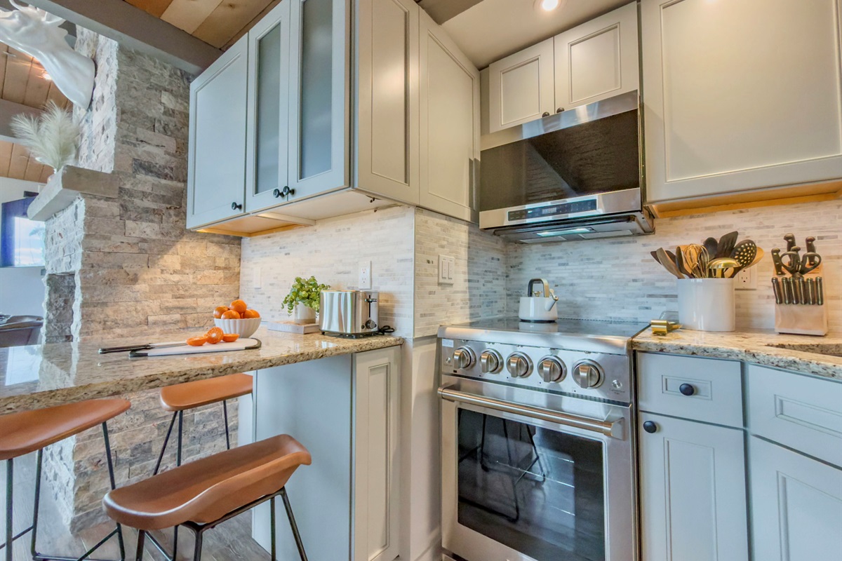 The Thor range is the centerpiece of a kitchen that takes cooking seriously.  Make eggs at 6am or a proper pasta dinner at 9pm - it's ready whenever you decide you are - eat when YOU want - that's a beautiful perk of choosing a condo over a hotel.