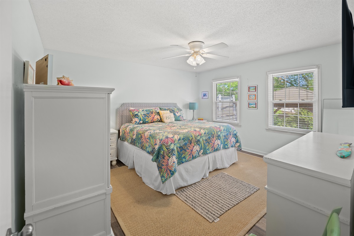 Main Bedroom - King & flat screen TV