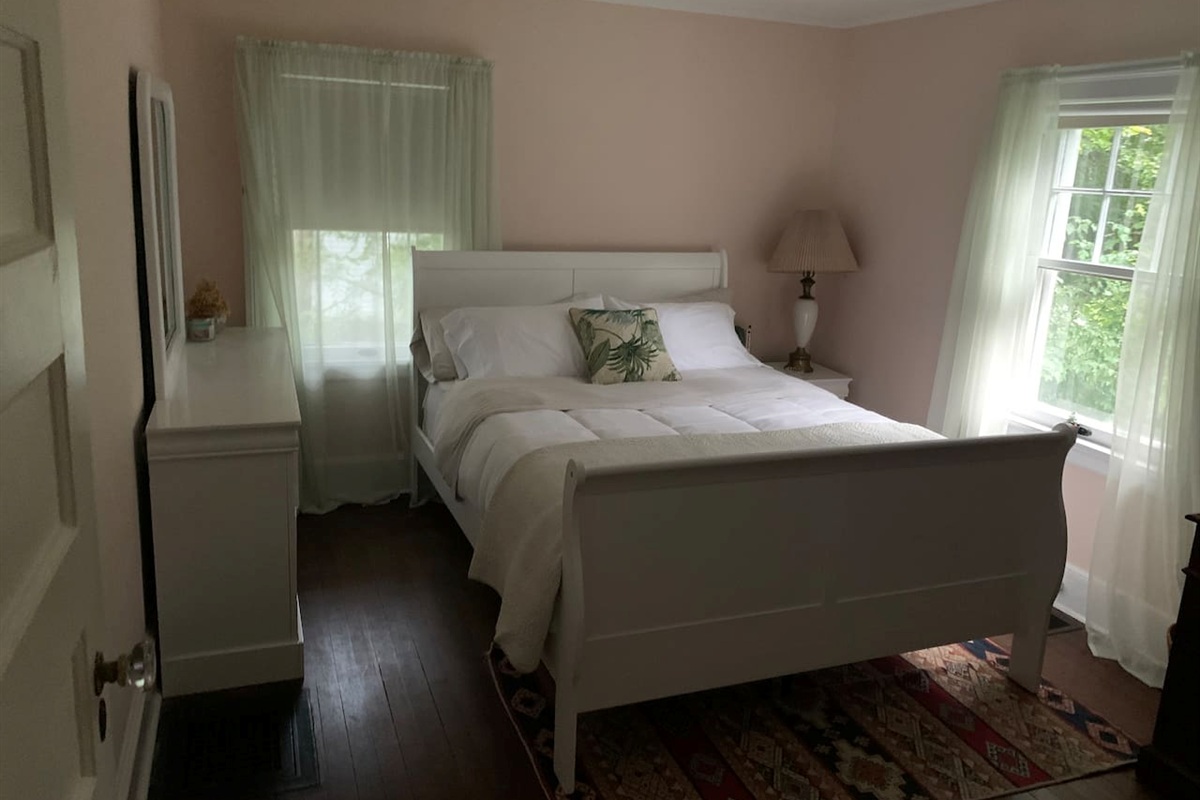 Queen size bed in bedroom 4. There&rsquo;s also a desk in the room 