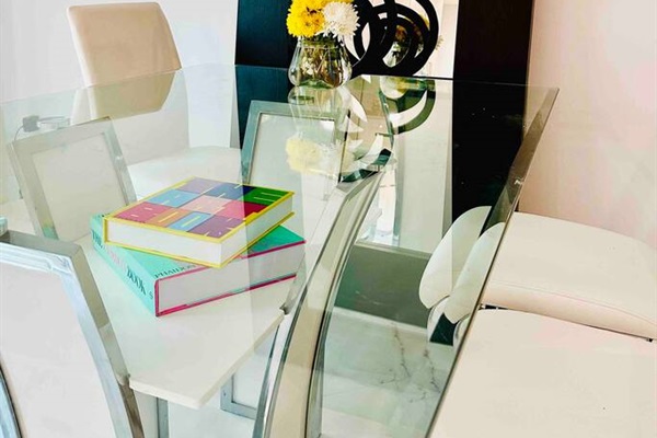 Seated dining for 6 at the glass table.