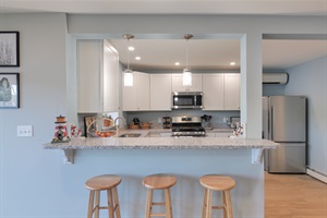 breakfast bar and fully equipped kitchen
