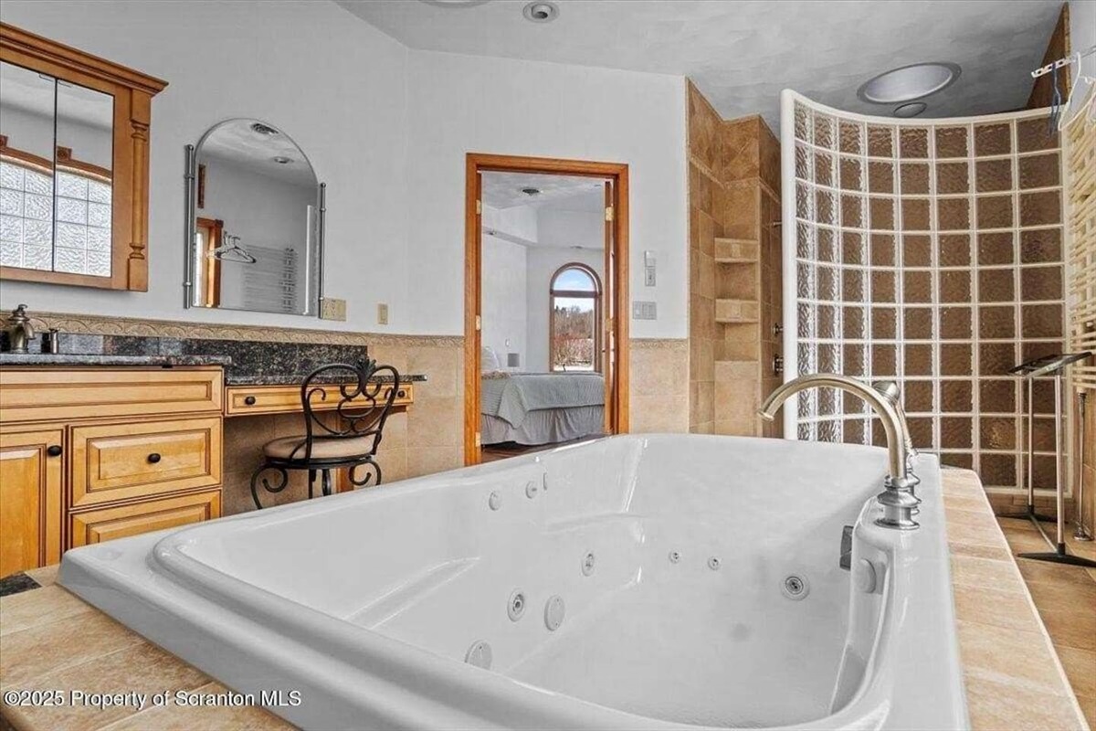 Master Bathroom - Jetted tub