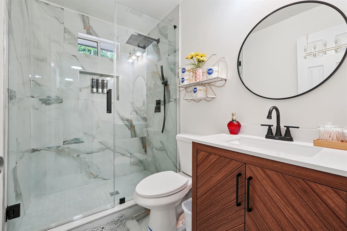 Full bathroom thoughtfully stocked with essentials including body wash, shampoo, conditioner, cotton pads, and Q-tips everything you need for a comfortable and refreshing stay.
