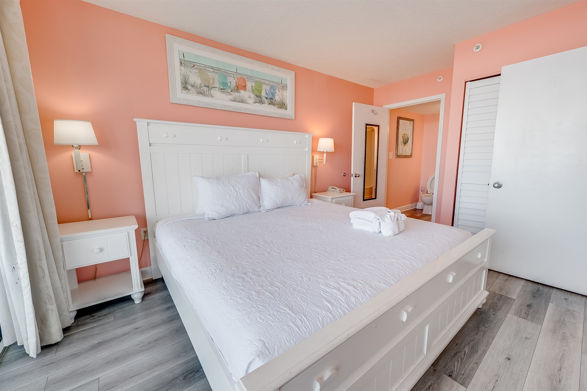 Stunning Bedroom Beautifully Decorated with Amazing Views 💫✨