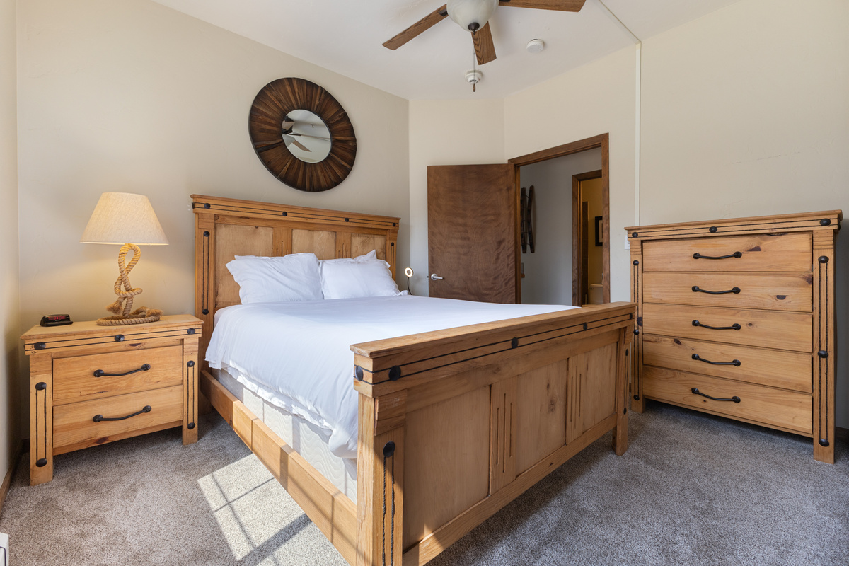 Bedroom 2 | Queensize Bed