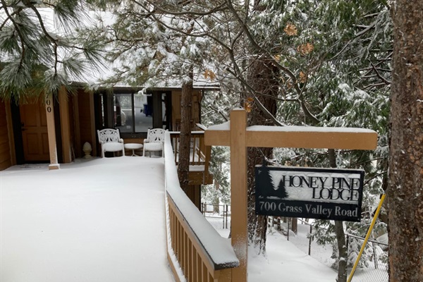 Welcome - cozy cabin in Lake Arrowhead.