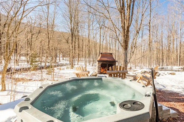 Restore your hiking & skiing muscles in the cabin's 220 gallon, 5 person hot tub overlooking Hunter Brook and situated next to an outdoor fireplace with stunning views of surrounding mountains.