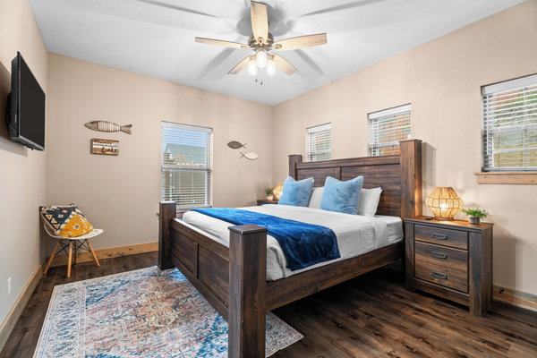 King size bedroom with en suite accessible bath.