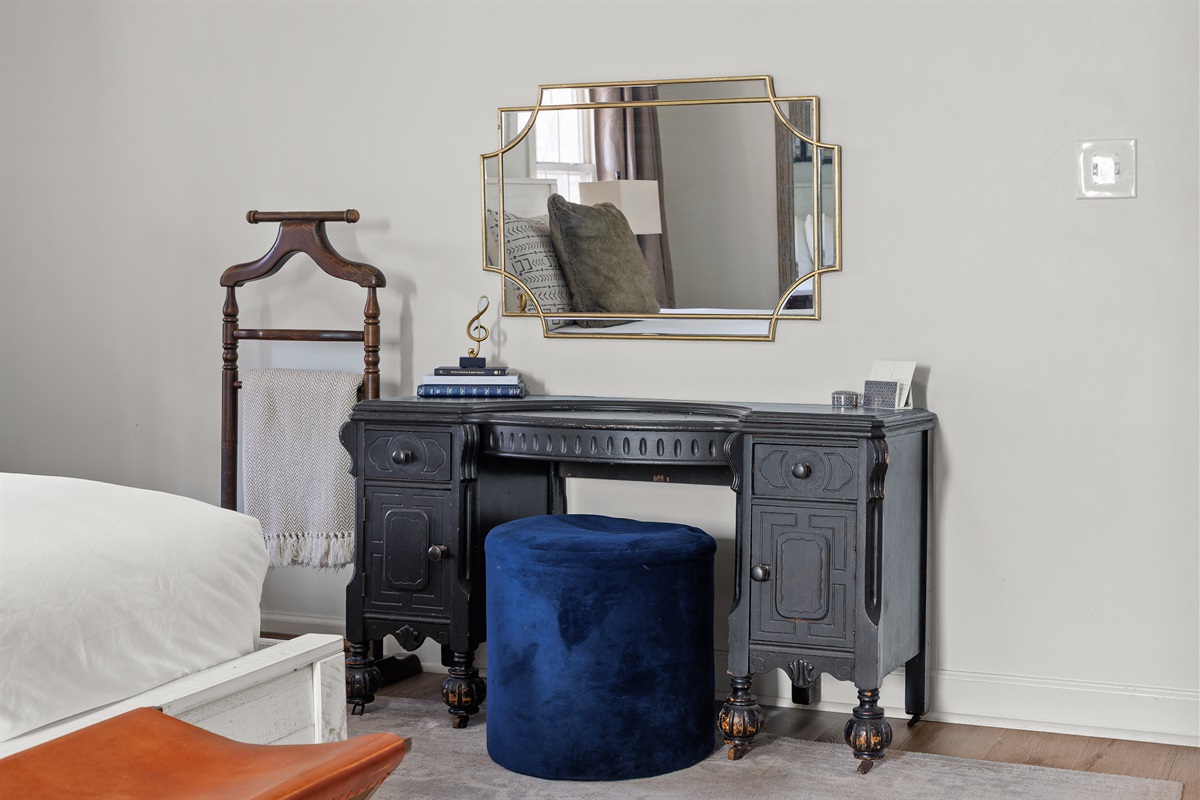 Hargrove bedroom with vanity / desk space