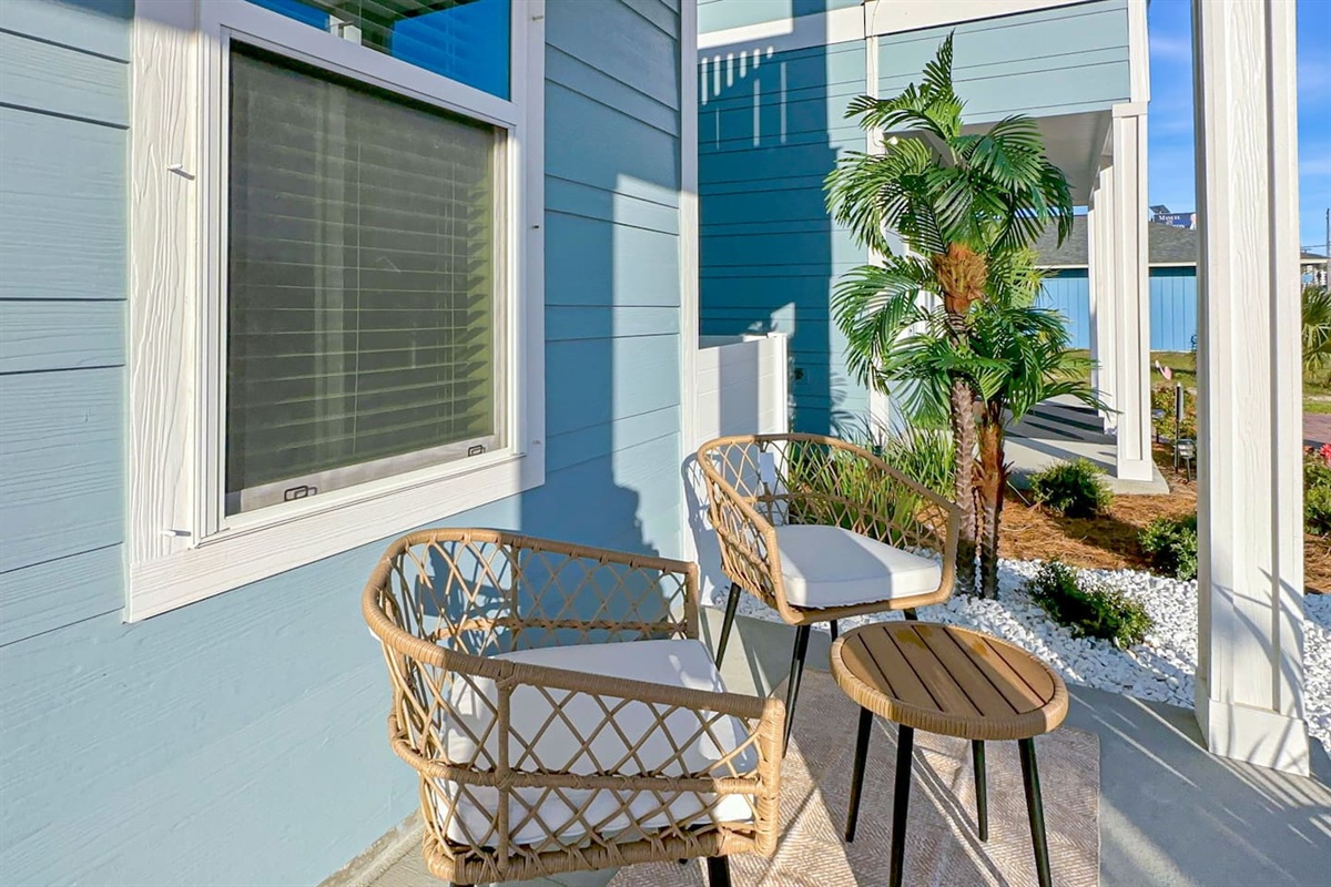 Perfect for those intimate conversations and casual catch-ups.