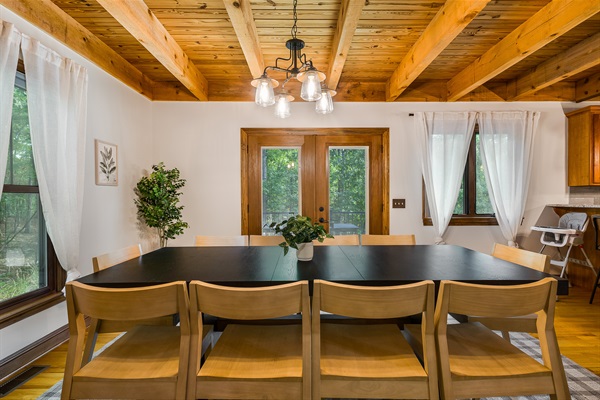 Elegant dining space designed for large groups & celebrations