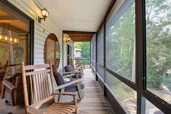 40 foot screened balcony with plenty of seating.