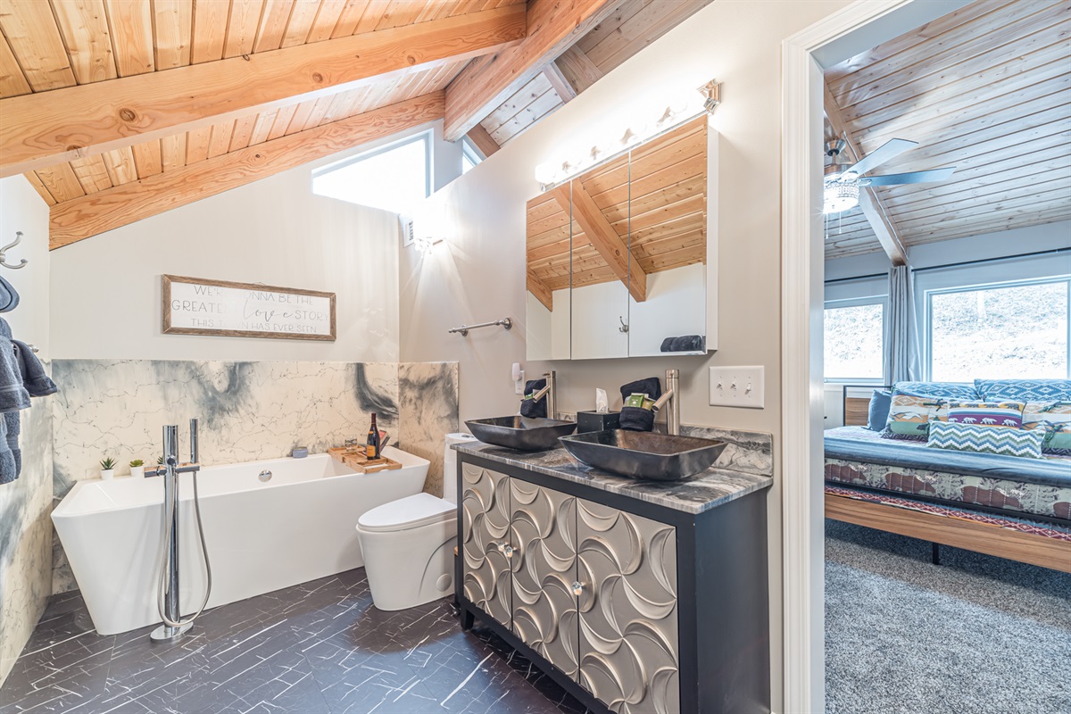 Master Ensuite with Soaker Tub and Shower