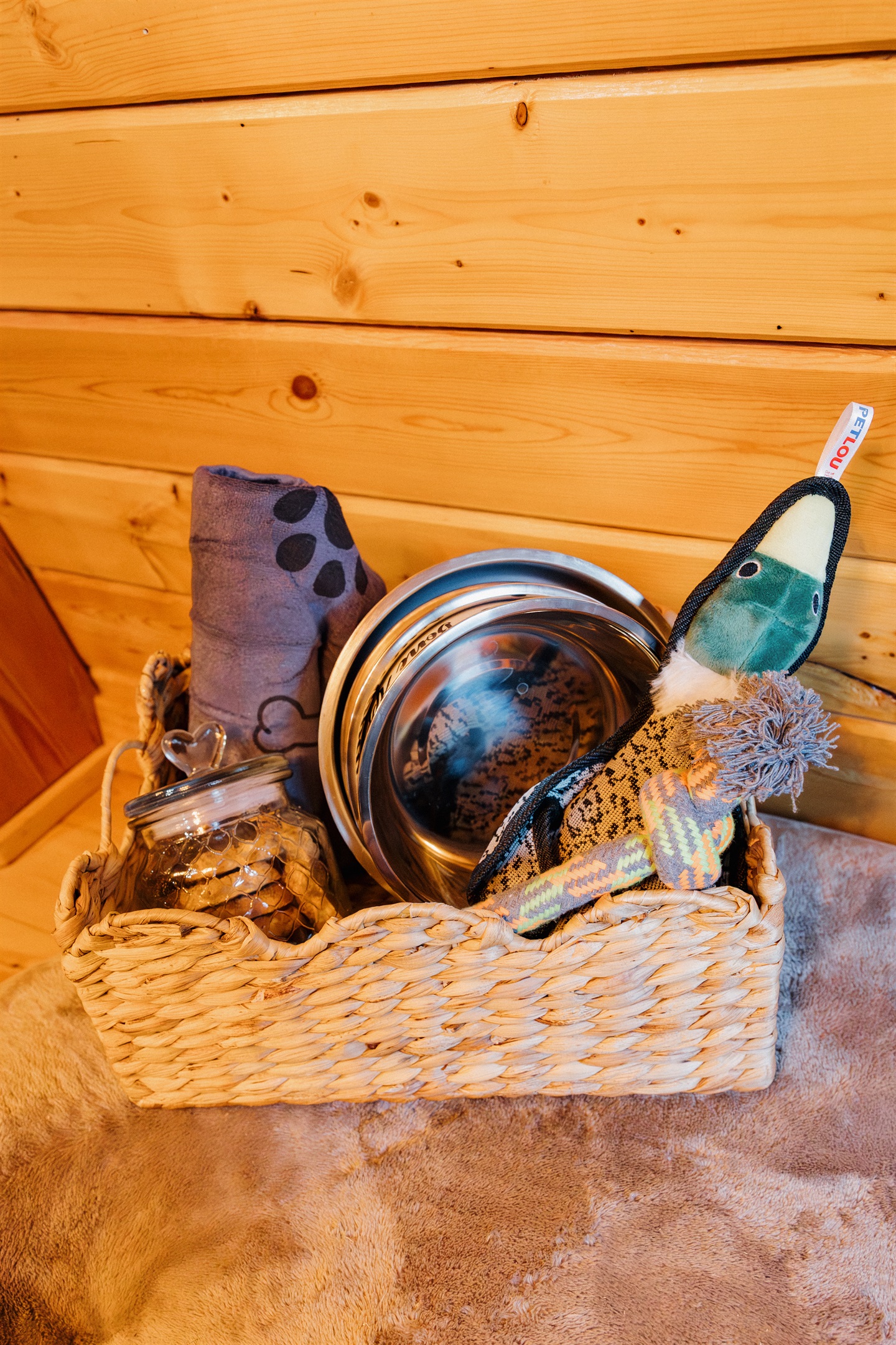 Furry friends are welcome at Poppywood Pines! This pet-friendly Show Low cabin provides dog bowls, toys, and treats for your four-legged companions. Explore White Mountains hiking trails together, then relax in this cozy A-frame vacation rental.