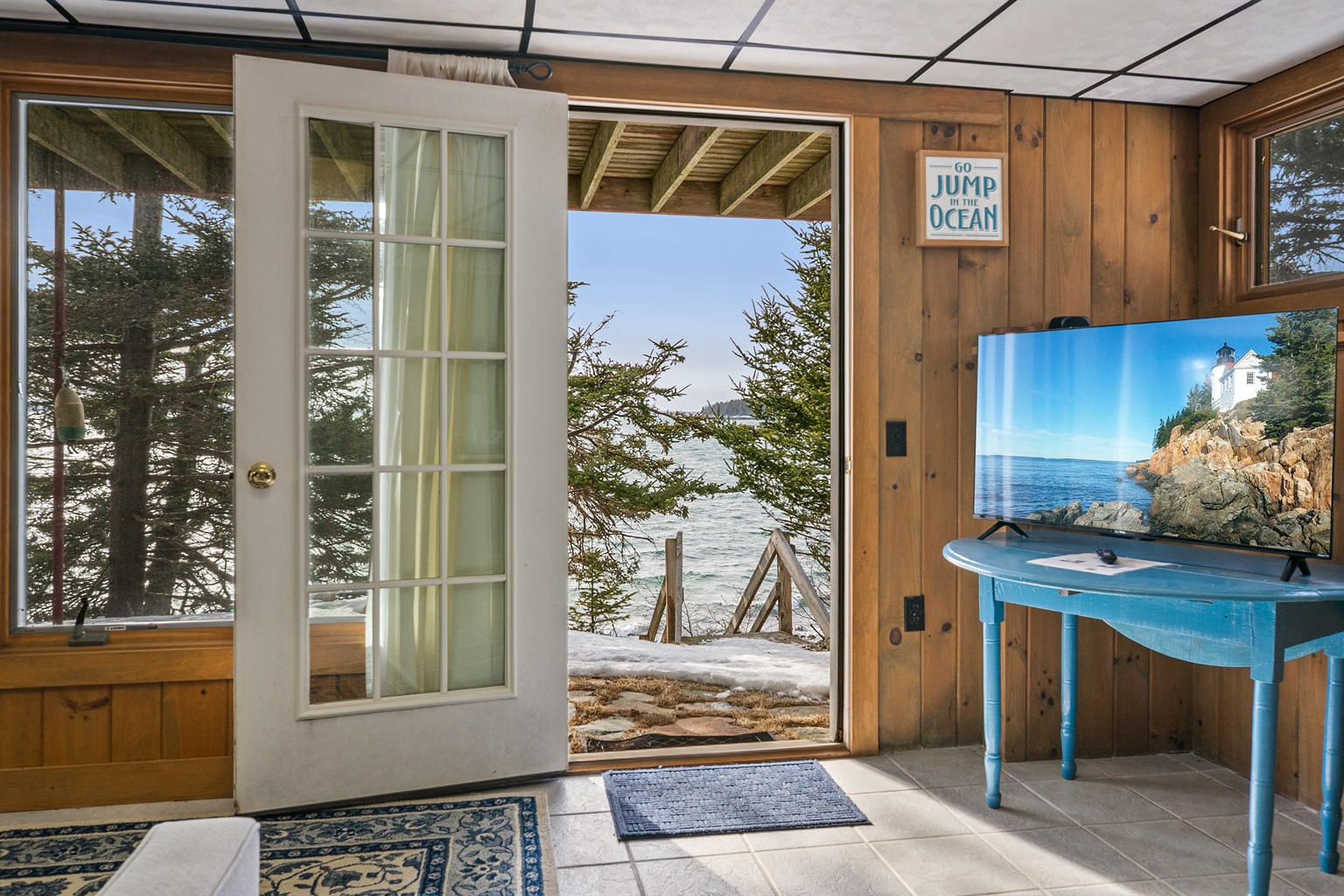 Step from the lower-level sanctuary straight to your private staircase leading to the water’s edge.