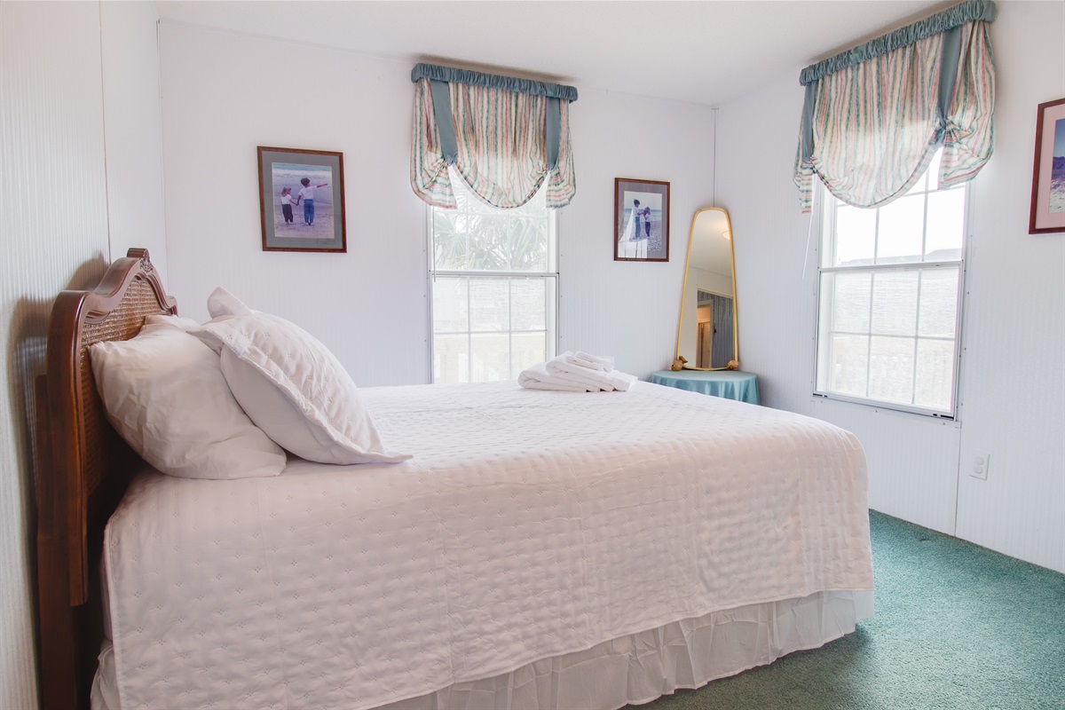 Bedroom 3: Queen Bed