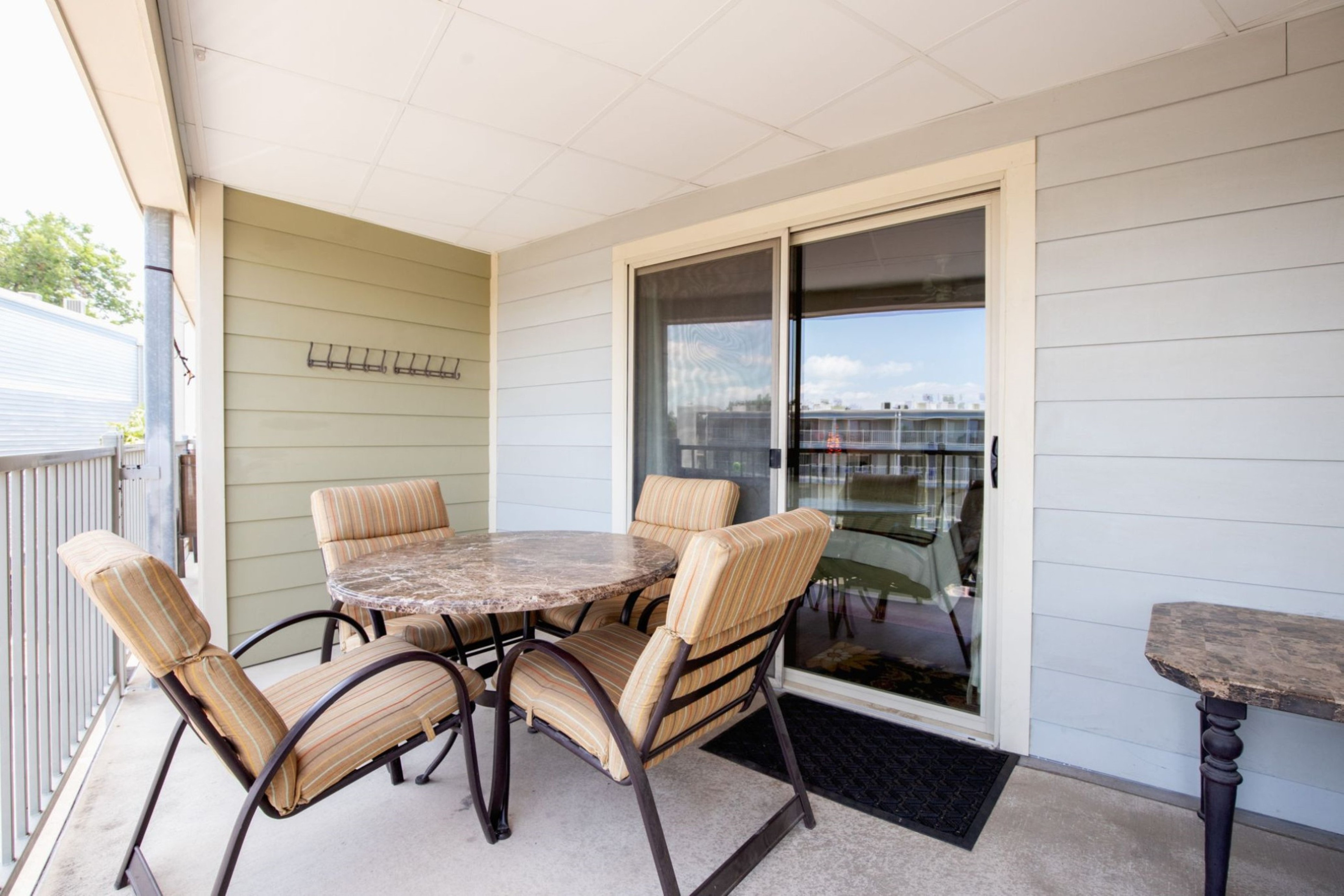 Dinner on the balcony, coffee or wine time?