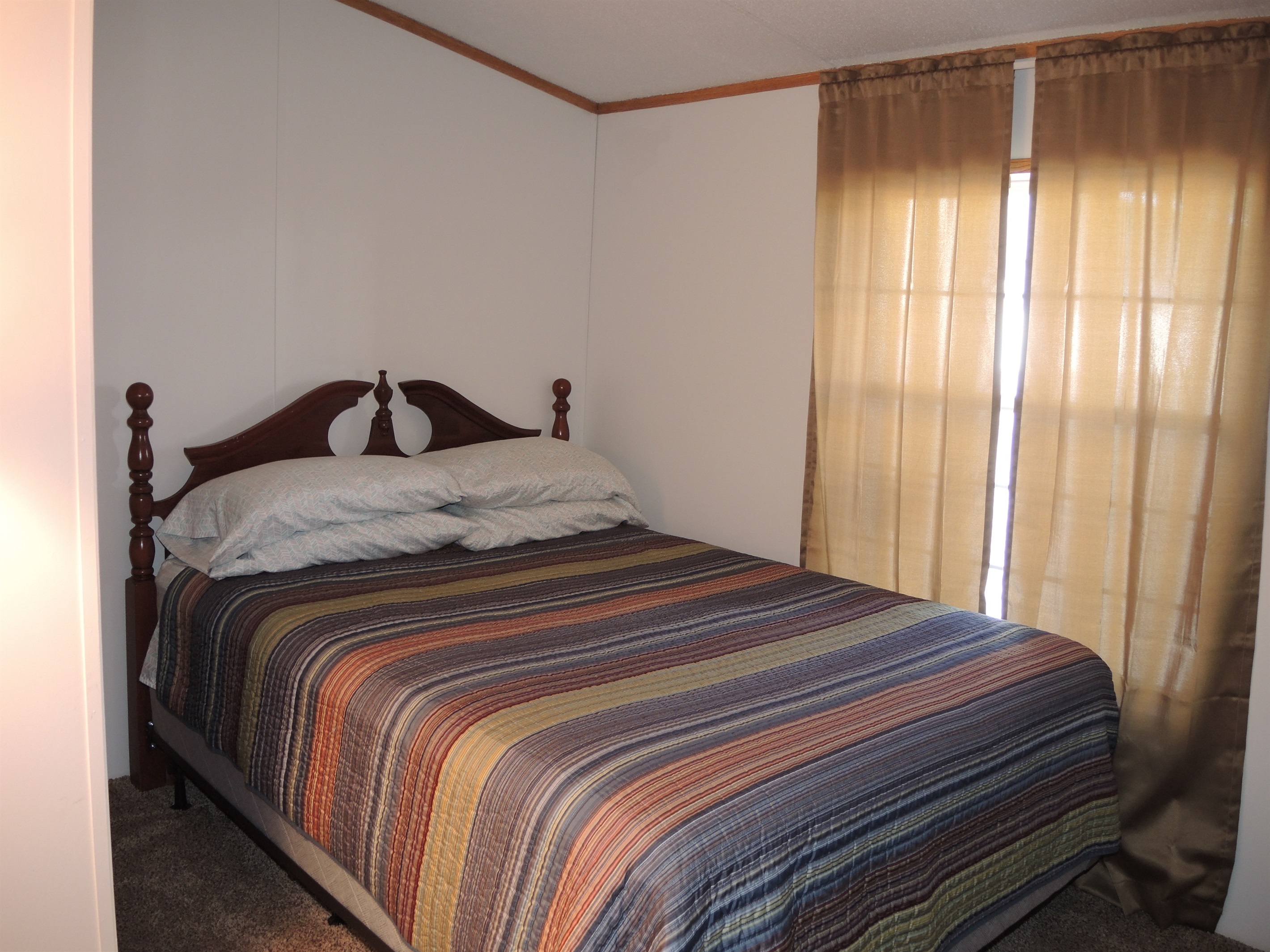 Queen bedroom #3
