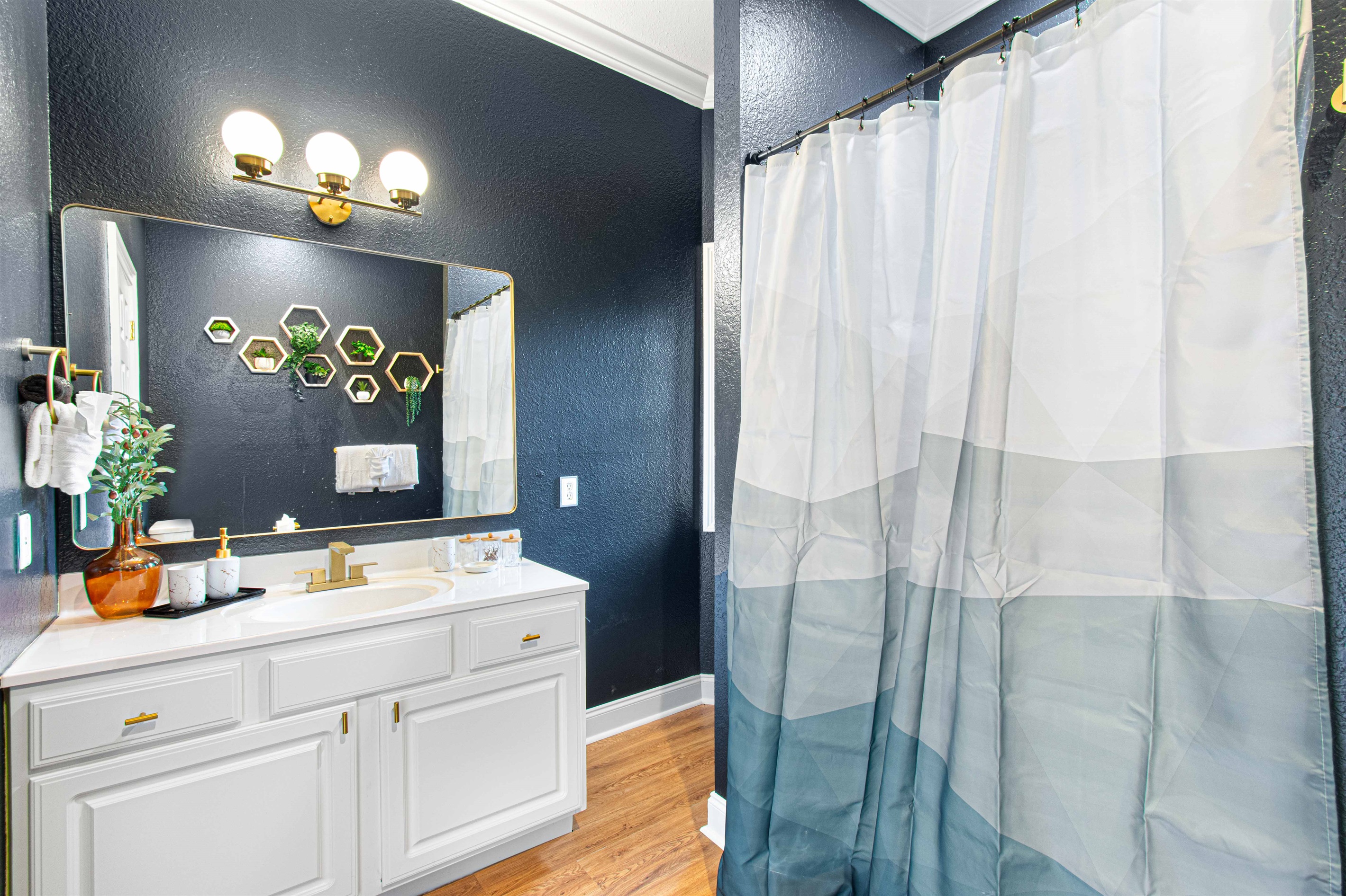 Freshen up in our lower level large shared bathroom, stocked with essential toiletries, shampoo, and conditioner! 🛁✨ Enjoy the comfort of premium towels for a spa-like experience. Your relaxation is our priority! 🌿💖