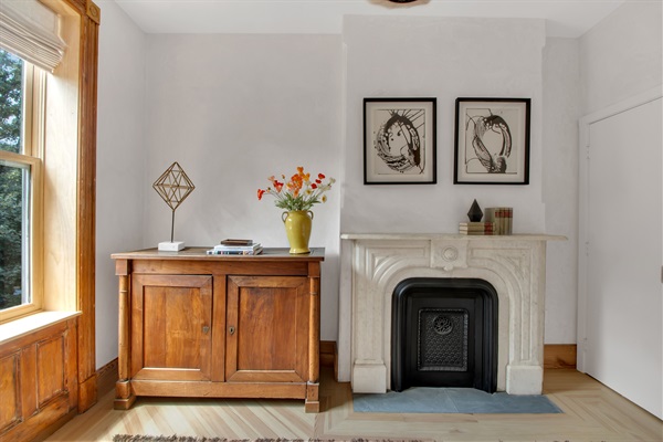 Garden Bedroom Fireplce