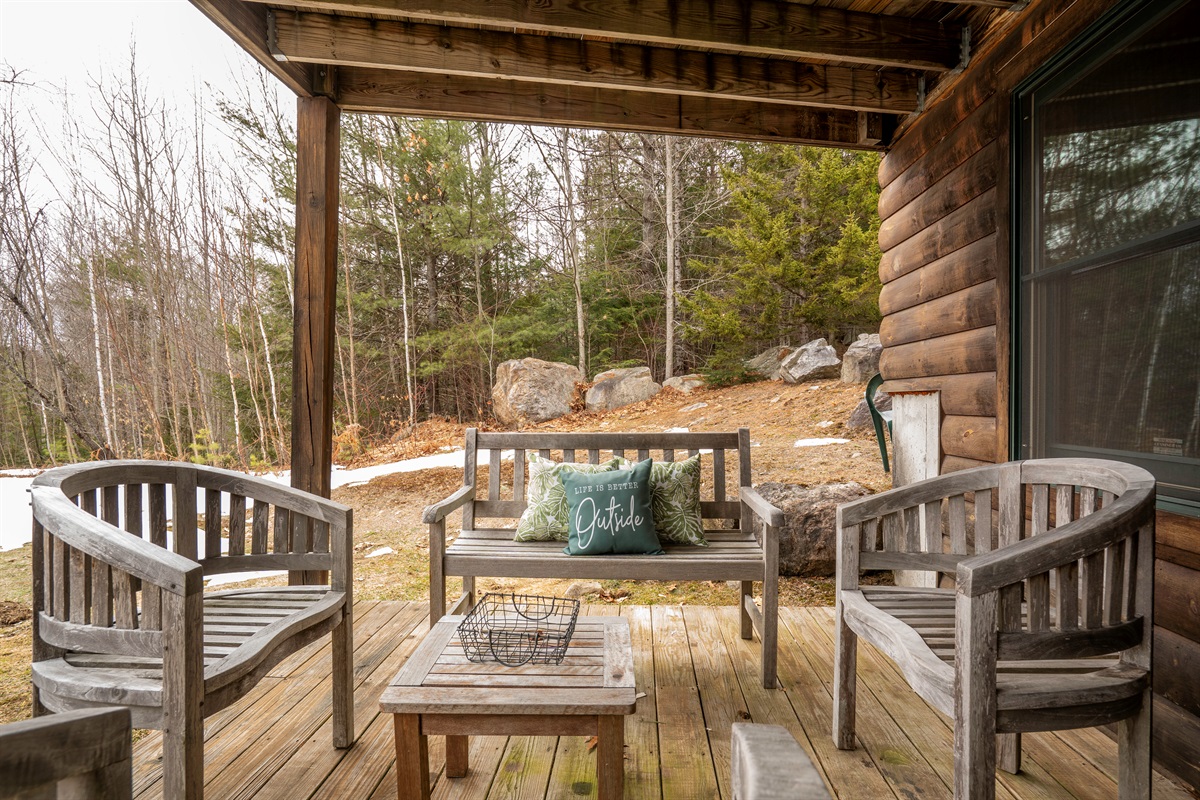 Spacious outdoor seating makes it easy to enjoy coffee, cocktails, or mountain air.