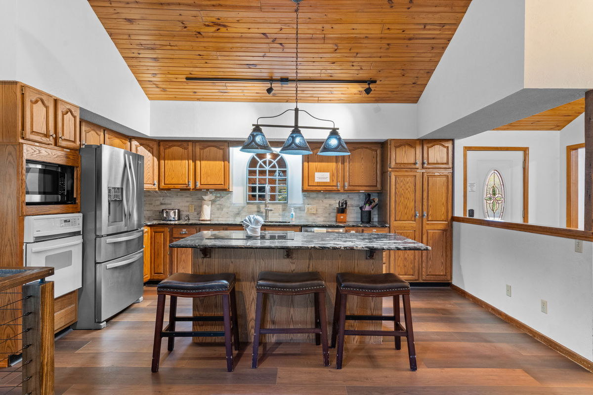 Two Ovens Allowing  Easy Food Prep!