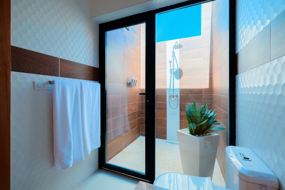 El Fresco shower in Main bedroom bath