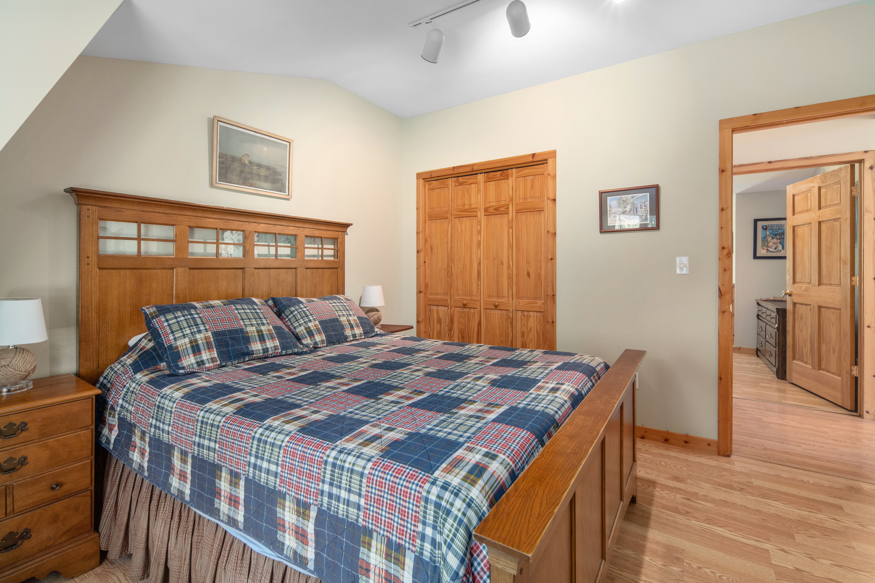 Queen bedroom