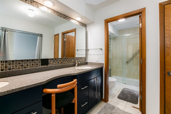 Charming 4-Bedroom Retreat Near Notre Dame, photo 17