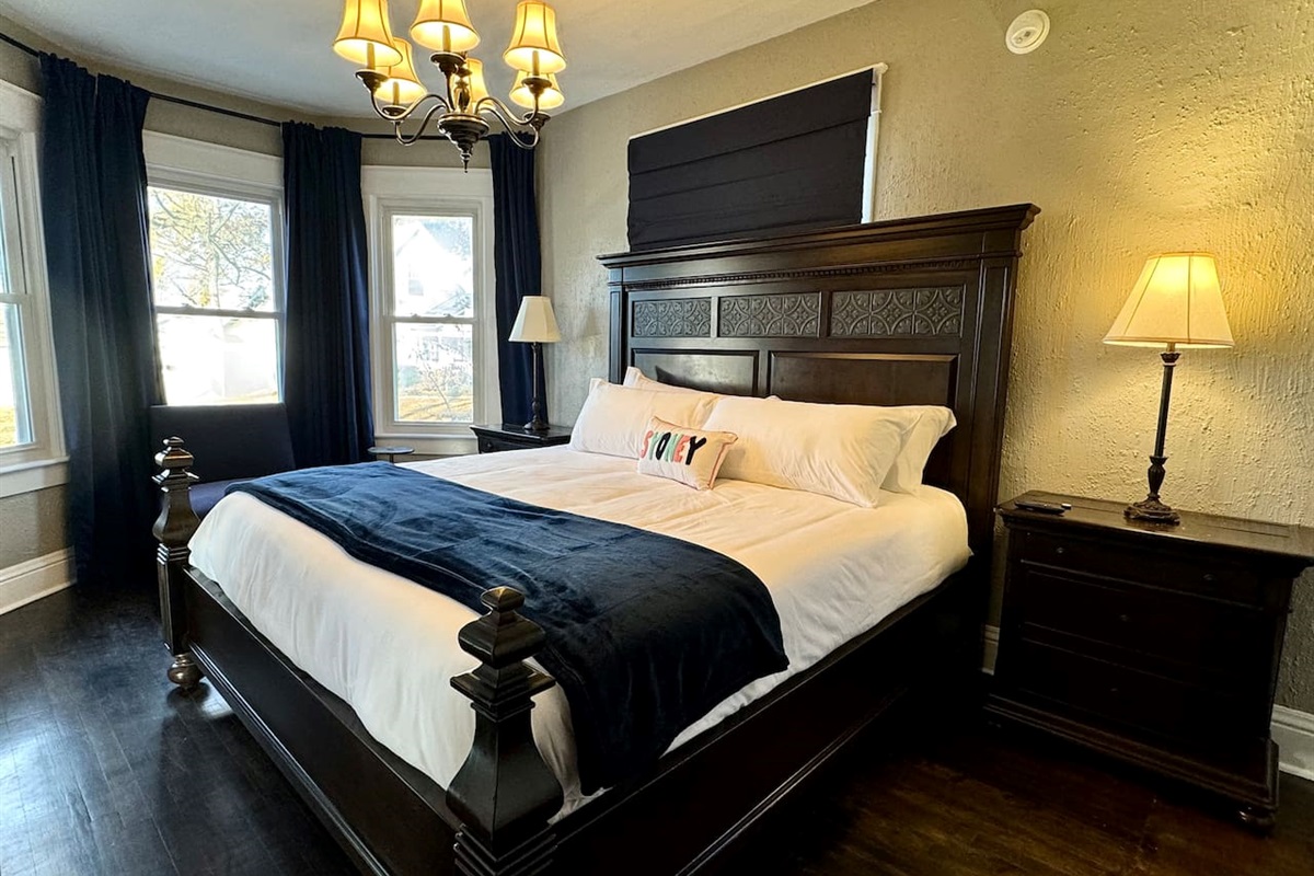 Welcome to the Sydney Room! This spacious Main level room offers a King bed, small sitting area and Roku smart TV.