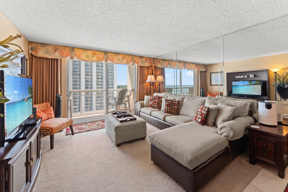 Fabulous Living room with large TV, Ocean views and plenty of room for everyone.