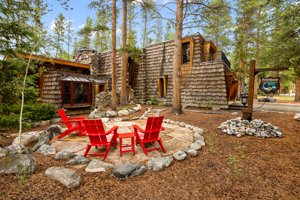 Arrow Darrow front yard with seating in an outdoor retreat-like setting