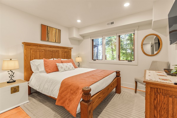 BR6: Queen bedroom with ensuite bathroom, downstairs
